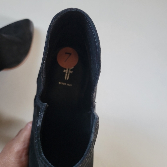 Frye Reyna Cut Out ancke booties size 7. - Picture 8 of 12